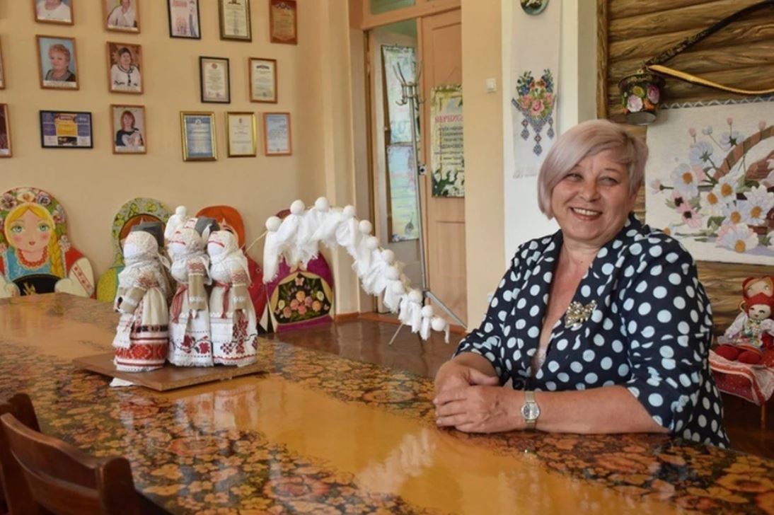 Собственную технику письма на бархате разработала мастерица из ЛНР