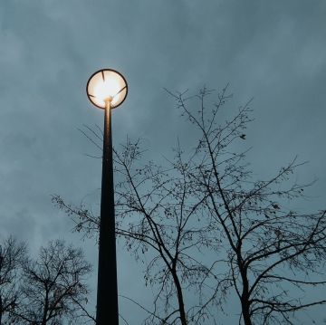 На улице Буденного в Луганске начался демонтаж опор и сетей наружного освещения