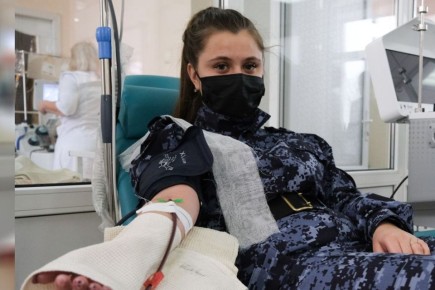 Донорскую акцию "От сердца к сердцу" поддержали росгвардейцы в Луганской Народной Республике