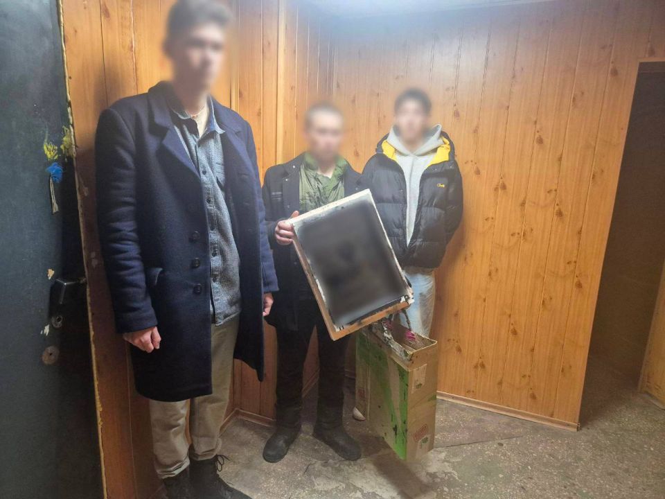 11111 Двое жителей столицы ЛНР задержаны за рекламу наркошопа