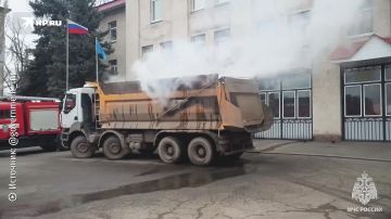 В Луганске загорелся грузовик с мусором