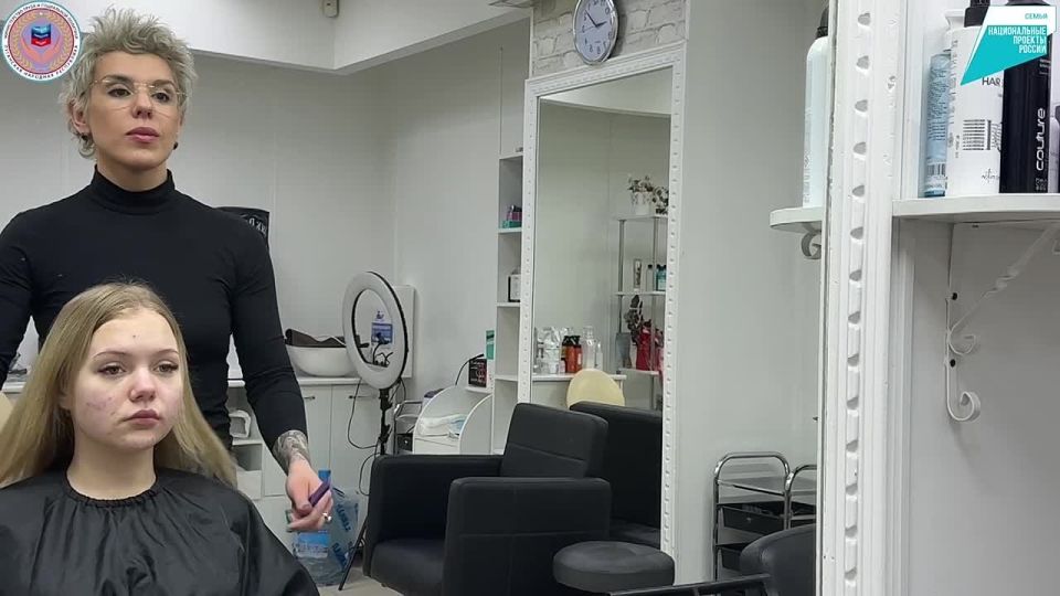 Луганчанка Елена Шевченко развивает парикмахерское дело благодаря социальному контракту