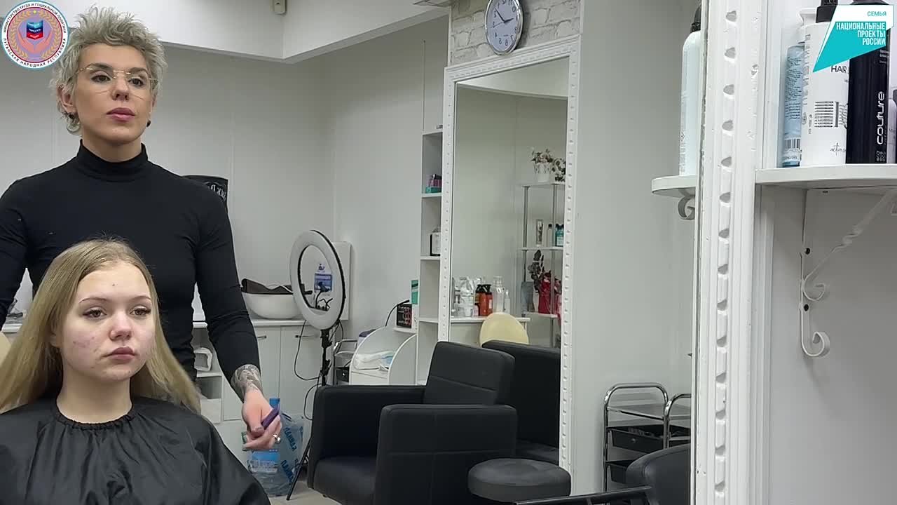 Луганчанка Елена Шевченко развивает парикмахерское дело благодаря социальному контракту