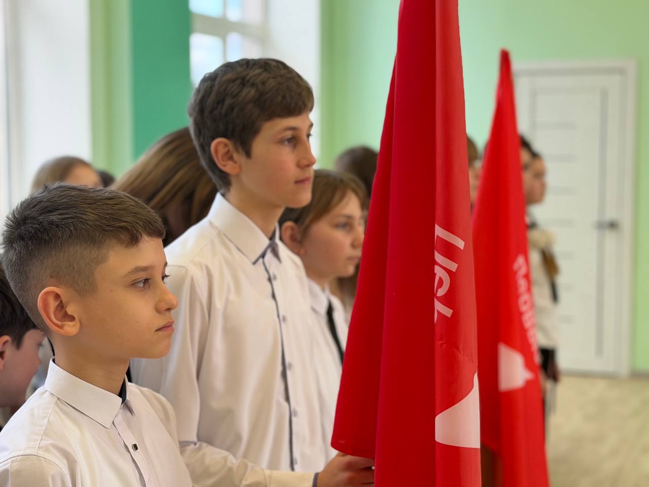 Подвиг, который не забыть: в Брянковской школе появилась еще одна Парта Героя