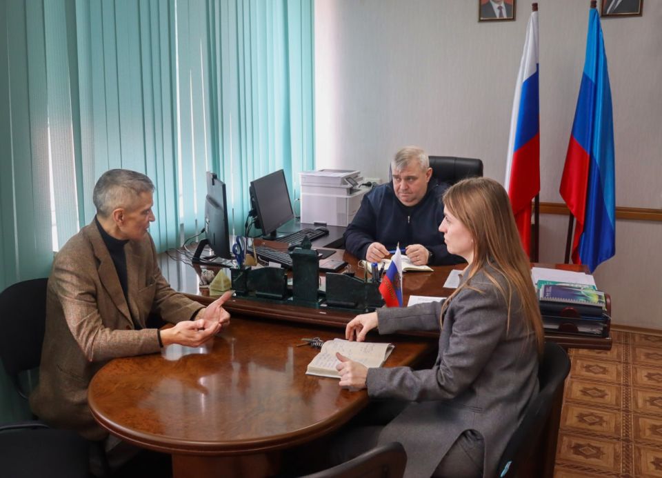 Один день с наставником. В республике продолжается реализация регионального кадрового проекта «Герои Луганщины», который осуществляется при поддержке и непосредственном участии Главы ЛНР Леонида Пасечника