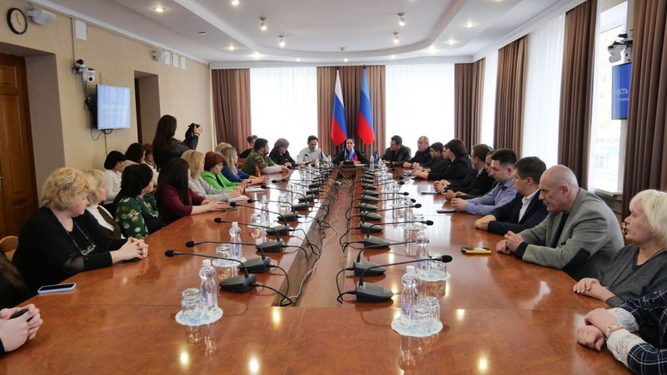 Яна Пащенко: Сегодня состоялось общественное обсуждение итогов Регионального отчетного форума по реализации Народной программы всероссийской политической партии «Единая Россия» в Луганской Народной Республике «Есть результат»