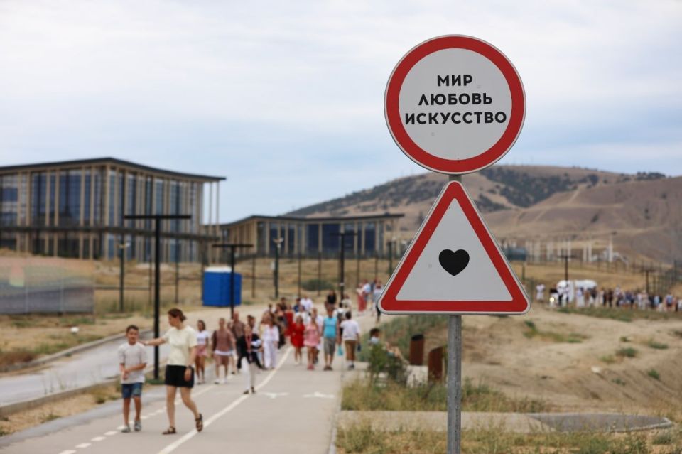 Жителей ЛНР зовут стать волонтерами фестиваля «Киномаевка» на «Тавриде»