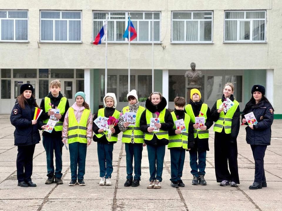 В Луганске прошла трогательная акция, приуроченная к Международному женскому дню
