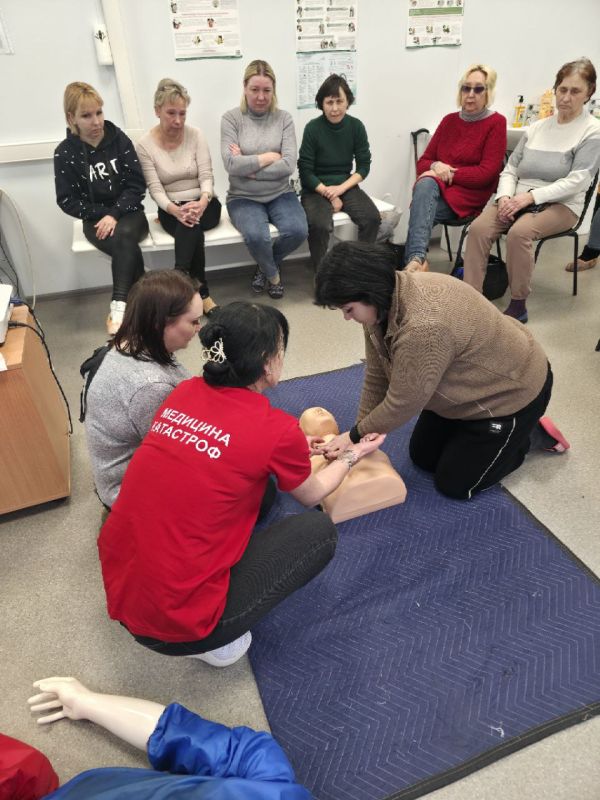 Младший персонал Ровеньковской горбольницы прошел курс первой помощи в Луганском центре медицины катастроф