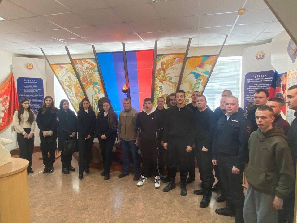 1111 Антрацитовским правоохранителям рассказали об истории становления милиции Луганщины