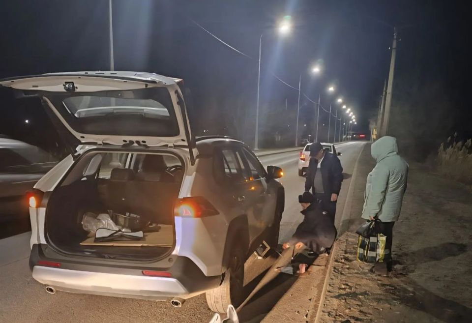 В Беловодске полицейские помогли водителю починить авто