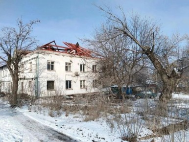 Калужские строители ремонтируют дом в Первомайске