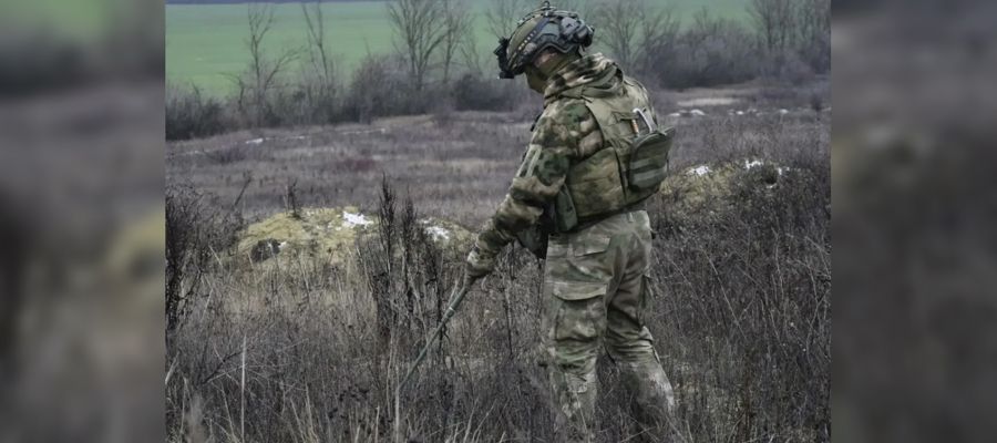 В ЛНР росгвардейцы обнаружили тайник с вооружением иностранного производства (видео)