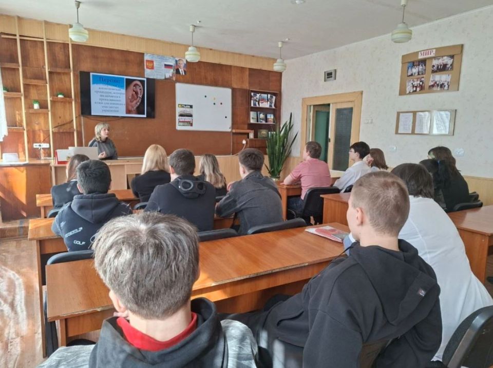 Тату и пирсинг: врач предупредила студентов о смертельных рисках