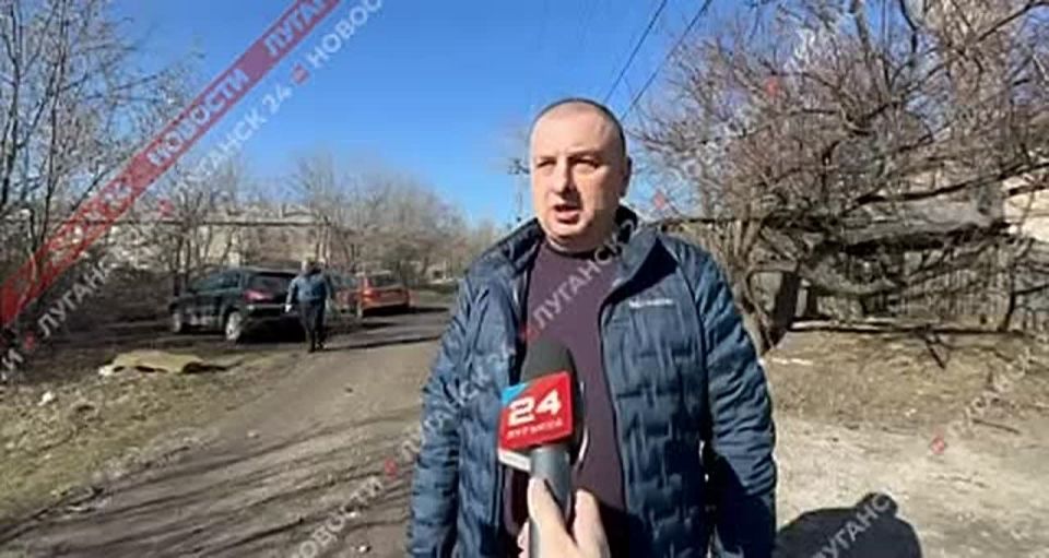 На месте обстрела в Перевальске работают аварийно-восстановительные бригады