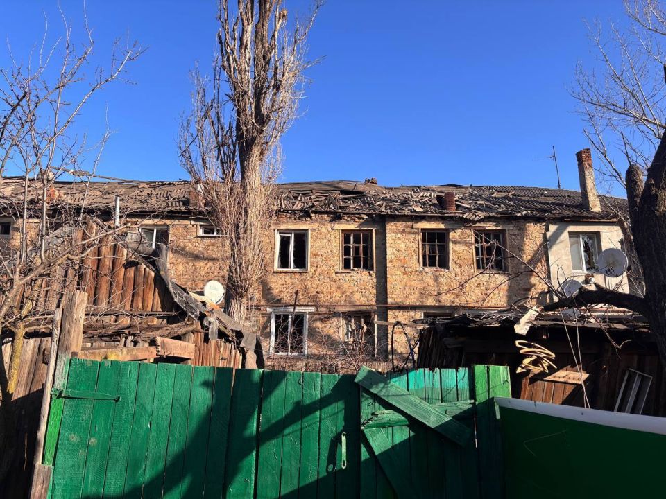 ВСУ ночью атаковали дроном жилой дом в Перевальске