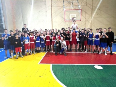 Сборная Республиканской Федерации бокса ЛНР заканчивает подготовку к самому важному старту в этом году для нашей команды — Всероссийским соревнованиям по боксу «Исторические регионы России», которые пройдут на следующей...