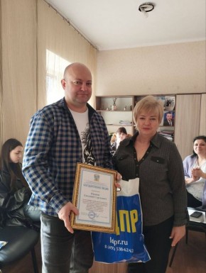 Открытый диалог с ЛДПР. Депутат Совета Ровеньковского городского округа от фракции ЛДПР Елена Польжок провела рабочую встречу с сотрудниками МБУДО «ДШИ №2 г. Ровеньки» в рамках проекта «Открытый диалог ЛДПР»