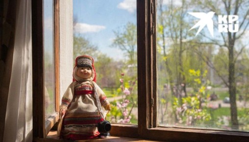 Луганский театр кукол объявил предпраздничную акцию «КУКЛА В ОКНЕ»