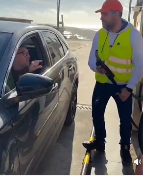 Новая реальность: "Вы бензин продаете? Нет, только нюхать даем" )))