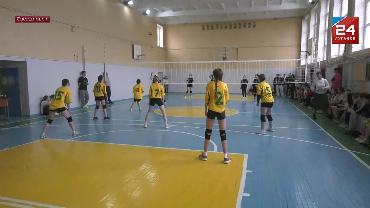 В Свердловске прошли соревнования по волейболу среди девушек