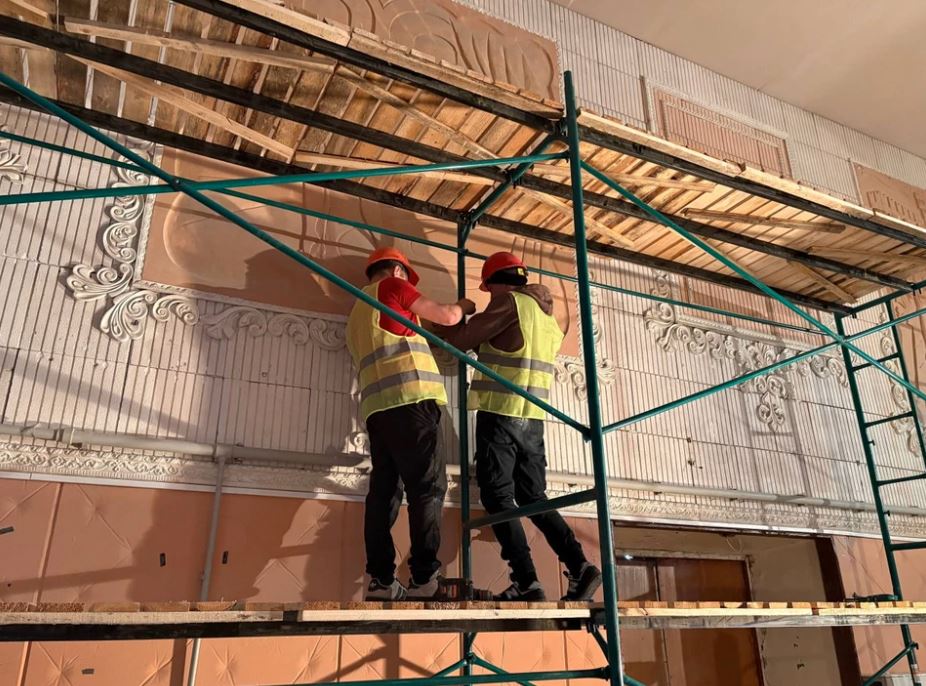 В Красном Луче начали капитальный ремонт Центра культуры