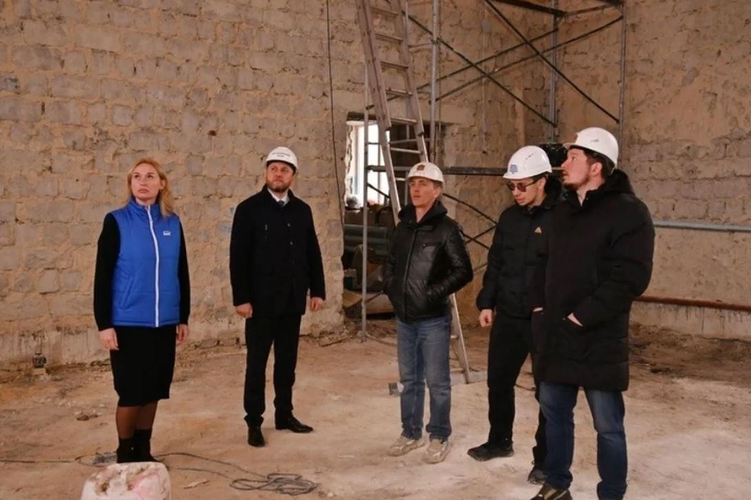 В Свердловской школе №3 впервые за 53 года ремонтируют спортзал