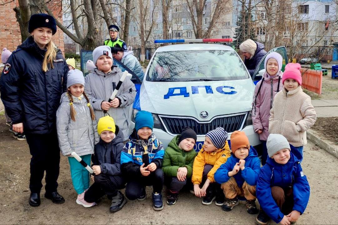 Сотрудники Госавтоинспекции побывали в гостях у дошколят