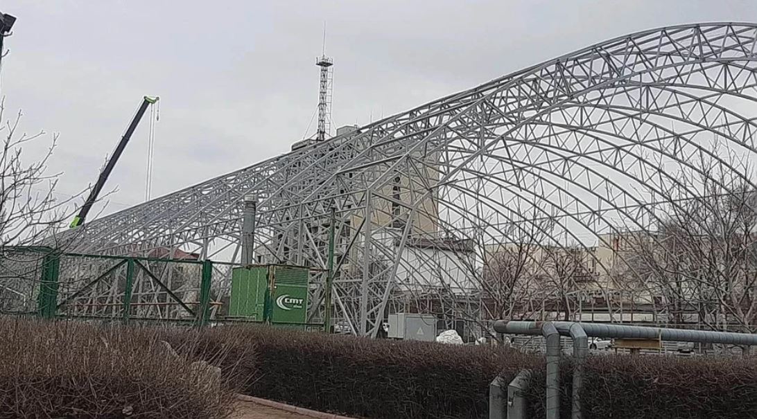 В Луганске восстанавливают крытый теннисный корт