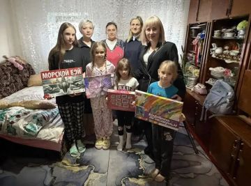 Инна Швенк: В рамках комплексной работы по поддержке семей, оказавшихся в трудной жизненной ситуации, совместно с сотрудниками МВД по ЛНР посетила многодетную семью, временно перемещенную с территории, где ведутся боевые...