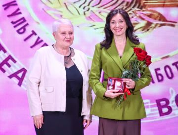 В Луганске прошел праздничный концерт, посвященный Дню работника культуры и Международному дню театра