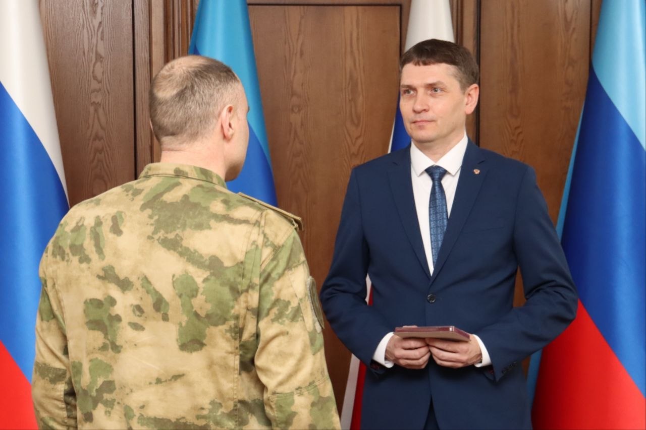 Глава ЛНР наградил росгвардейцев