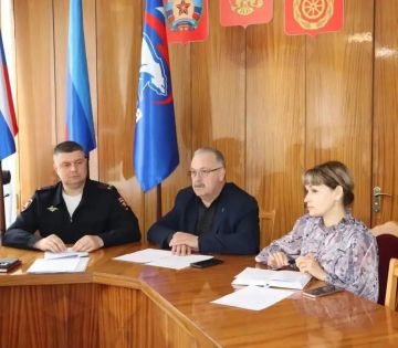 111Руководитель Антрацитовского подразделения ГИБДД напомнил о правилах безопасности во время весенних школьных каникул