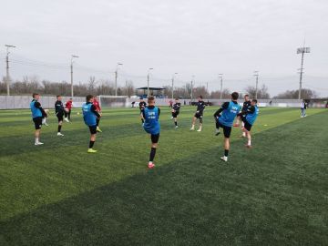 Уже через несколько минут стартует матч ЛУГАНСКОЙ «ЗАРИ» против ФК «Севастополь»!