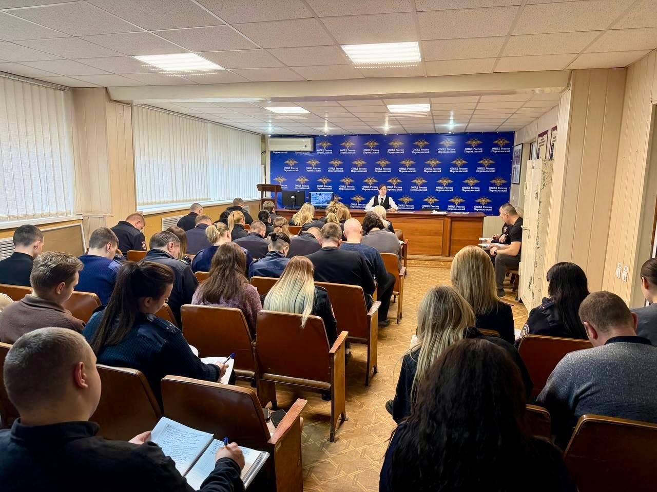 11 В Перевальске фильм о мужестве, смелости и самопожертвовании полицейских показали действующим сотрудникам Отдела МВД и будущим – учащимся полицейского класса