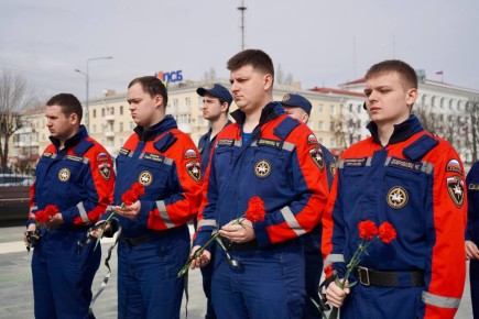 Добровольцы ЛугРО ВСКС почтили память специалистов юридической службы ВС РФ