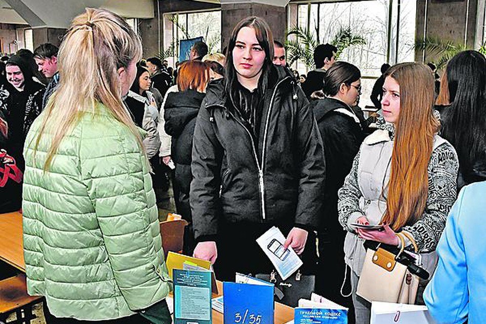 На первой в этом году ярмарке в ЛНР представили около 950 вакансий