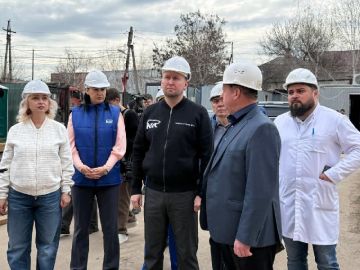 Денис Мирошниченко посетил хирургический корпус больницы № 2 в Луганске, где в рамках федеральной программы проходит капитальный ремонт