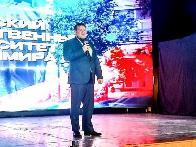 Денис Колесников посетил торжественное мероприятие, посвященное 106-й годовщине образования Луганского государственного университета имени Владимира Даля