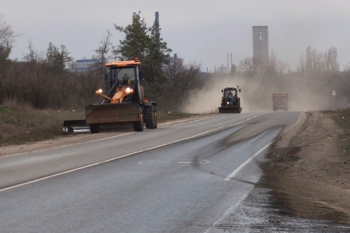 Трассу Михайловка — Алчевск — Брянка — Стаханов — Первомайск — Золотое приводят в порядок