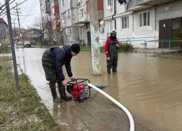 Луганские добровольцы помогают в Дагестане, где наводнение стало сильнейшим за 100 лет