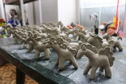 В Луганске стартовал проект «Игрушки из бабушкиного сундучка»: возрождаем народные промыслы вместе