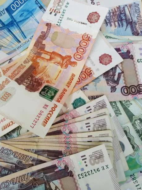 В ЛНР работникам дорожного предприятия выплатили долги по зарплате на 2 млн рублей, сообщили в прокуратуре республики