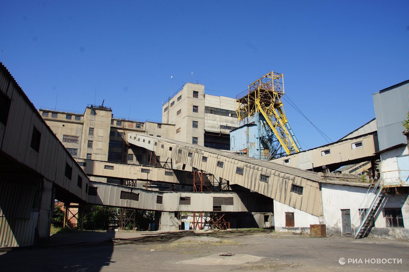 В ЛНР горняков атакованной шахты подняли на безопасную высоту