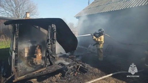 Спасатели потушили пожар в Юрьевке
