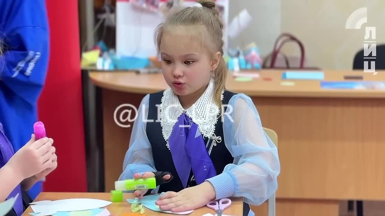 Первоклассники Луганского учебно-воспитательного комплекса №43 имени Евгения Фролова создали космические талисманы в рамках всероссийской акции «Путь в космос»