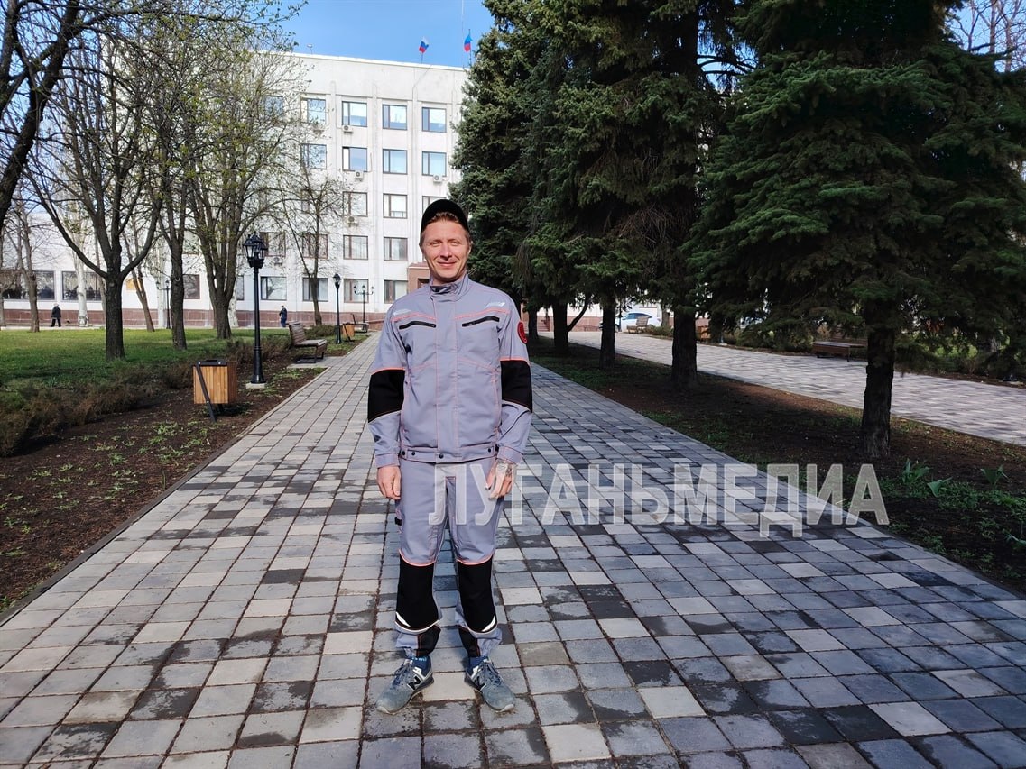 Многодетный отец Олег Патетюрин из Стаханова, воспитывающий троих детей, заключил социальный контракт на осуществление индивидуальной предпринимательской деятельности по оказанию строительных и ремонтных услуг