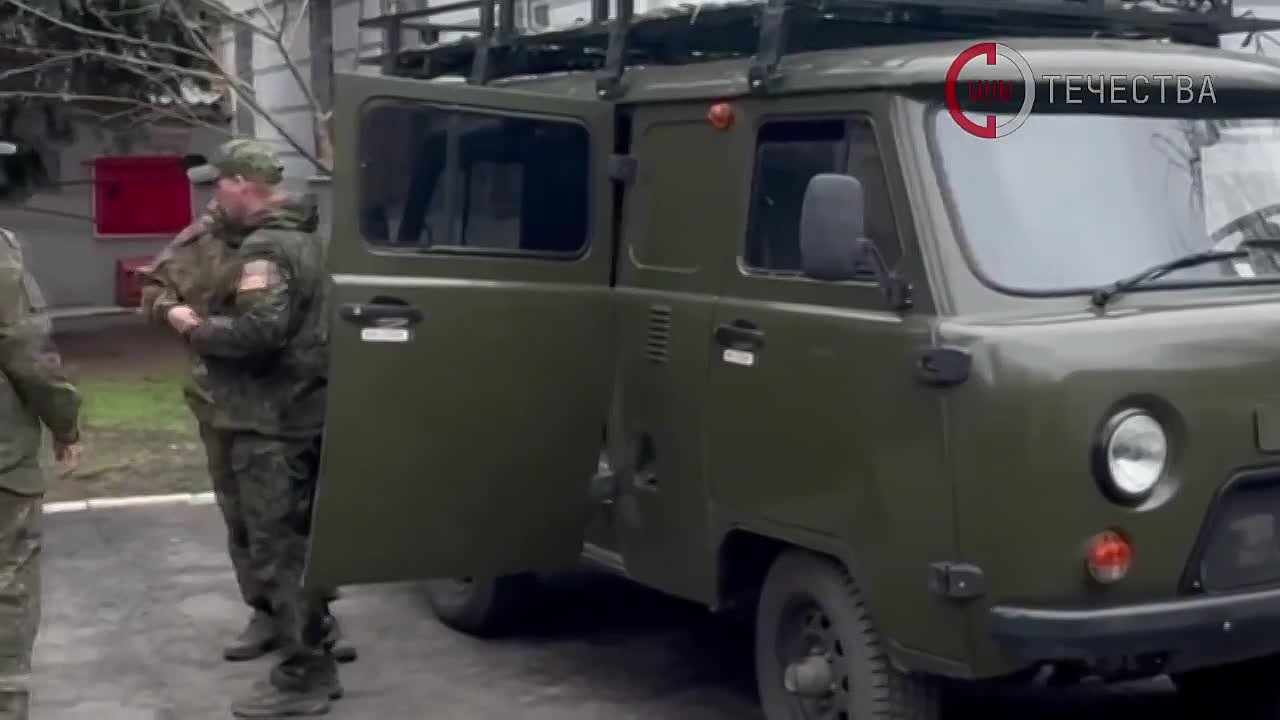 В Луганской Народной Республике офицеры 122 военного следственного отдела СК России передали гуманитарную помощь военнослужащим 6-й отдельной гвардейской мотострелковой Лисичанской казачьей бригады имени М.И. Платова