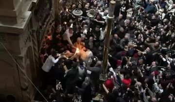 В храме Гроба Господня в Иерусалиме сошел Благодатный огонь
