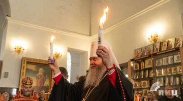 Митрополит Луганский и Алчевский Пантелеимон отметил большое количество представителей молодежи на пасхальной службе в Петропавловском кафедральном соборе в Луганске